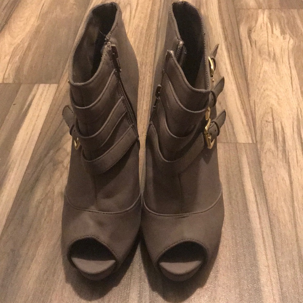Grey fuel suede heels